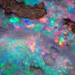 Edelopal, Boulderopal Australien, 35.22ct. Fantasieform beidseitig geschliffen und poliert ca. 45x22x5mm