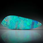 Edelopal, Boulderopal Australien, 7.93ct. Fantasieform beidseitig geschliffen und poliert ca. 29x10x4.7mm
