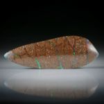 Edelopal, Boulderopal Australien, 7.93ct. Fantasieform beidseitig geschliffen und poliert ca. 29x10x4.7mm