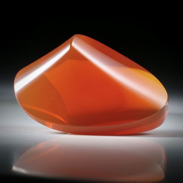 Feueropal, aufwendig geschliffene Kleinskulptur, ca.42x30x21mm