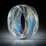 Fingerring Fibertec, Karbon mit Glasfaser Mira Sonnengold und Mira Türkis, handgewickelt matt, parallel innen/aussen gerundet, Breite 12mm