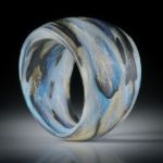 Fingerring Fibertec, Karbon mit Glasfaser Mira Sonnengold und Mira Türkis, handgewickelt matt, im Verlauf innen/aussen gerundet, Breite 17.5mm
