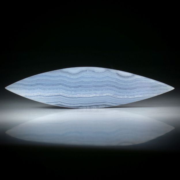 Chalcedon Navette in Torsion geschliffen ca.89x22x4mm