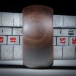 Fingerring aus Nussbaumholz hochdruckstabilisiert, mit Karbon Innenring, Innendurchmesser 19mm
