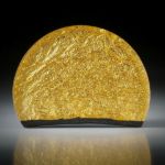 Fusingglas mit eingeschmolzenem Blattgold, handgeschliffener Halbkreis ca.45x32x6mm