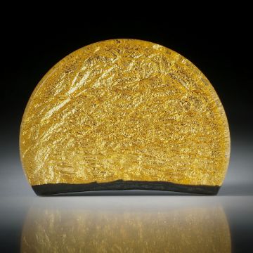 Fusingglas mit eingeschmolzenem Blattgold, handgeschliffener Halbkreis ca.45x32x6mm