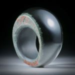 Edelsteinring Jadeit schwarz, aus Australien, im Verlauf geschliffen und poliert, Seiten naturbelassen, Innendurchmesser 18.6mm