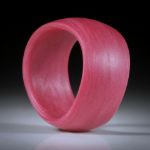 Glasfaser Fingerring (Magenta mit Polarsilber),handgeschliffene geschwungene Form feinmatt, Breite 12mm, Innendurchmesser 18mm