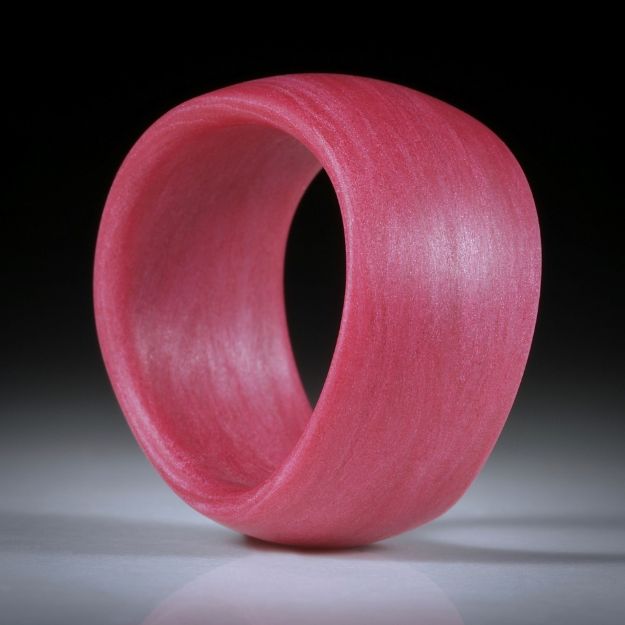 Glasfaser Fingerring (Magenta mit Polarsilber),handgeschliffene geschwungene Form feinmatt, Breite 12mm, Innendurchmesser 18mm