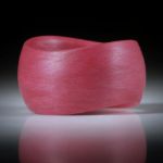 Glasfaser Fingerring (Magenta mit Polarsilber),handgeschliffene geschwungene Form feinmatt, Breite 12mm, Innendurchmesser 18mm