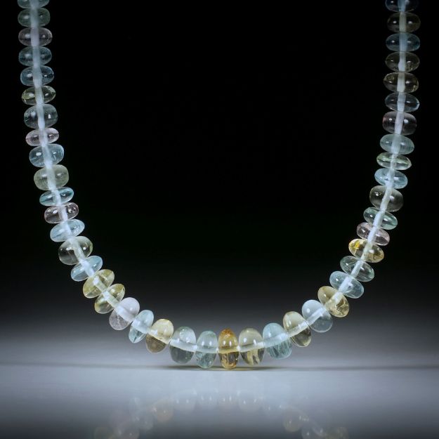 Edelsteincollier Beryll, polierte Boutonformen mit Duchmesser von 5 bis 8mm, Gesamtlänge ca.43cm