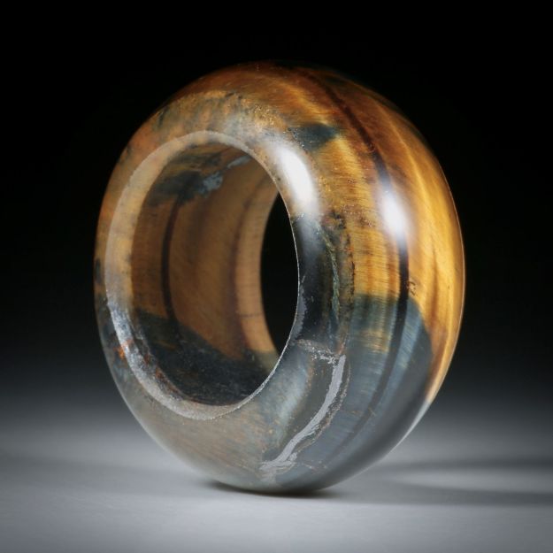 Steinring Tiger- Falkenauge, paralleler Bandring, bombiert geschliffen und poliert, Innendurchmesser 19.1mm