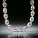 Perlencollier Süsswasser, rosa oval, Durchmesser 8.5 - 9mm, Gesamtlänge 44cm, geknüpft, mit vergoldetem Silberverschluss