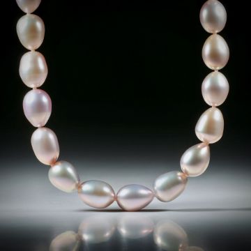 Perlencollier Süsswasser, rosa oval, Durchmesser 8.5 - 9mm, Gesamtlänge 44cm, geknüpft, mit vergoldetem Silberverschluss