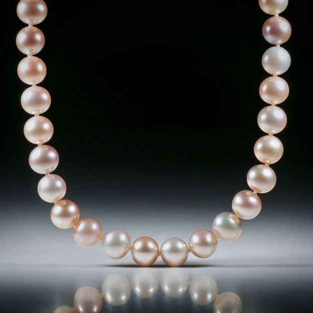 Perlencollier Süsswasser, rosa rund, Durchmesser ca. 8mm, Gesamtlänge 46cm, geknüpft, mit vergoldetem Silberverschluss