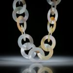Perlauster (pinctada maxima), Collier aus Ringscheiben 25 Stück, Aussendurchmesser 33mm, Innendurchmesser 18mm