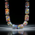 Millefiori Collier, polierte Zylinderformen mit bombierten Stirnseiten, Durchmesser 16.5mm, Länge ca.50cm, mit aufwendigem Gelbgold Verschluss 18K, GG/750