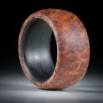 Fingerring aus Bruyereholz mit Karbon Innenring, Breite 12mm, Innendurchmesser 18.1mm