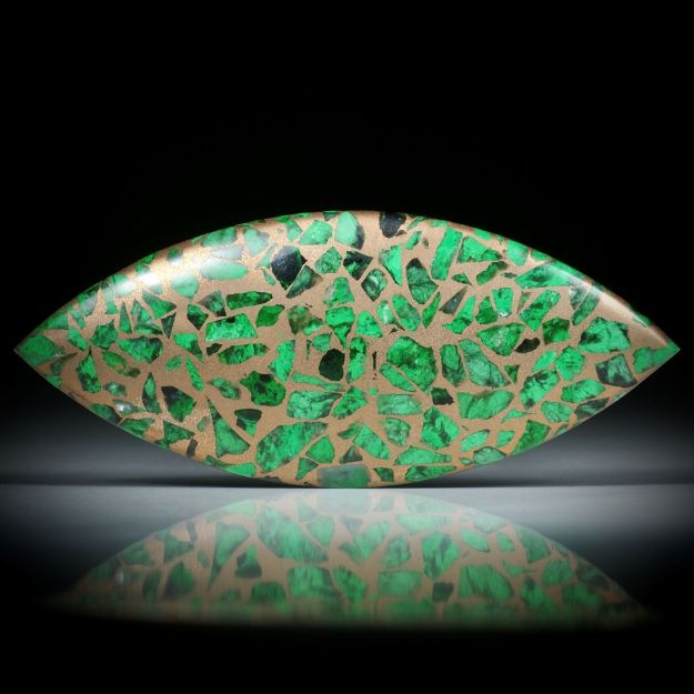 Maw-sit-sit, Mawesit oder Jadealbit, in Zinnbronze, bombierte Navetteform ca.60x25x4.5mm