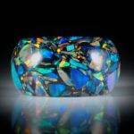 Fingerring aus synthetischem Opal in Kunstharzmatrix schwarz, Durchmesser 18.7mm, Breite 14mm