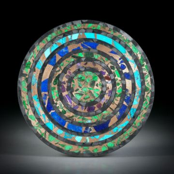 Scheibe aus Karbonringen mit eingeschliffenem Mawsitsit, Türkis, Sugilith und Lapislazuli in Bronzematrix, feinmatt ca.35x35x2.6mm, handgeschliffenes Unikat,  6g  www.topcut.ch