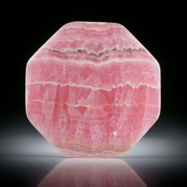 Rhodochrosit, achteckige Form, beidseitig bombiert und poliert ca.41x41x5mm