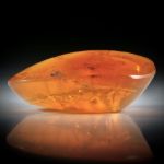 Feueropal Freiform, teilweise naturbelassen ca.51x38x19.5mm