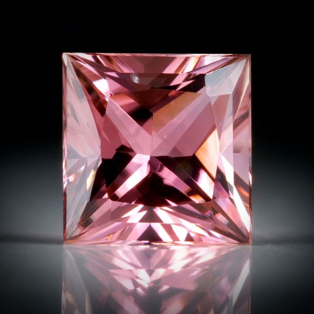 Turmalin 3.82ct. Princess cut ca.9x9x6mm