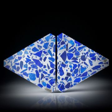 Lapislazuli in Alumatrix, Paar 54.05ct.  Dreieckformen plangeschliffen matt, je ca.40x34x3mm