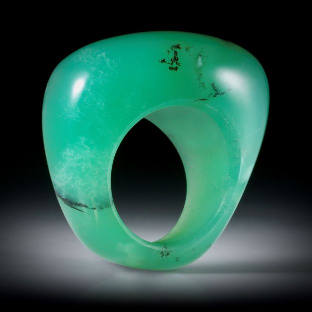 Chrysopras Australien, Edelsteinring im Verlauf geschliffen und poliert, Innendurchmesser 19.2mm