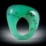 Chrysopras Australien, Edelsteinring im Verlauf geschliffen und poliert, Innendurchmesser 19.2mm