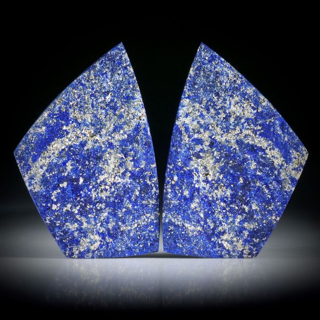 Lapislazuli Paar 45.04ct.  Trapezformen mit Naturbruch, je ca.33x21x5mm