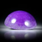 Sugilith Cabochon 63.69ct. runder Cabochon ca.28x28x11.5mm