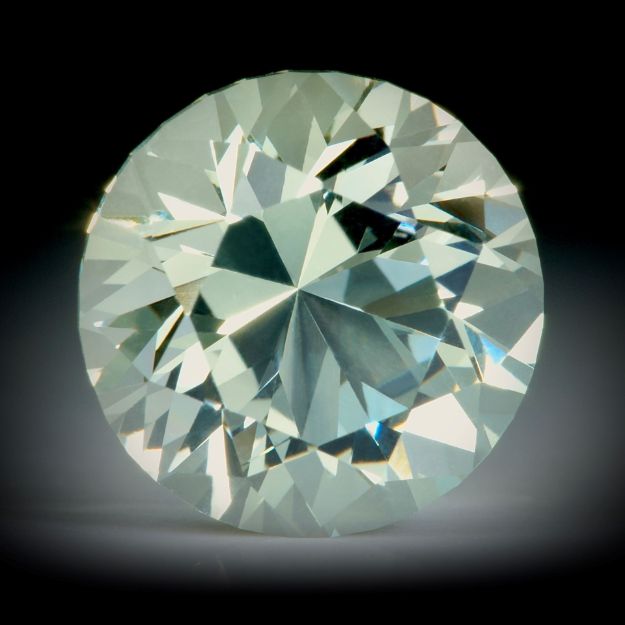 Goldberyll 9.83ct. Präzisions Schliff (Brillantschliff) mit facettierter Rondiste, ca.14x14x10.5mm