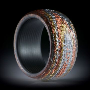Glasfaserring "tricolor" mit Blattkupfer, Alu und Bronze, karierte Struktur, Bandring bombiert, poliert und mit Karbon Innenring, Innenkanten gerundet, Innendurchmesser 19.2mm, Breite 11.8mm
