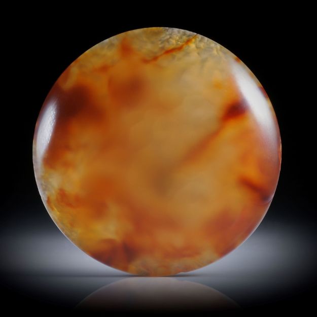 Karneol 71.05ct. runder Cabochon mit naturbelassenem Boden ca.38x38x7mm