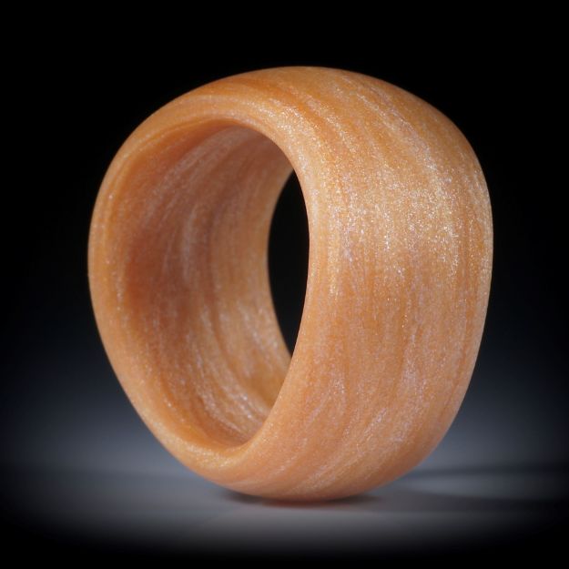 Glasfaser Ring, Royalgold mit Mira White, geschwungene Form, bombiert und feinmatt, Breite 13mm, Innendurchmesser 18mm