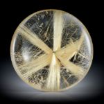 Rutilstern 38.87ct. runder Cabochon, beidseitig bombiert geschliffen und poliert, ca.27x27x7mm