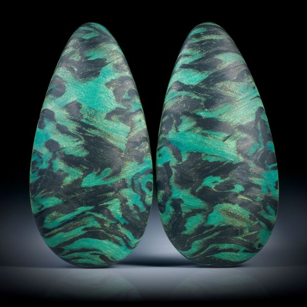 Carbon Tropfen Paar, mit Textilglas gründynamisch, in Epoxymatrix, je ca.44x22x8.5mm