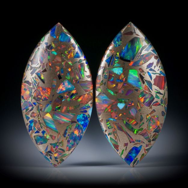Opal synthetisch in Bronzematrix, Navette Paar, beidseitig bombiert und poliert, je ca.35x17.5x6.5mm