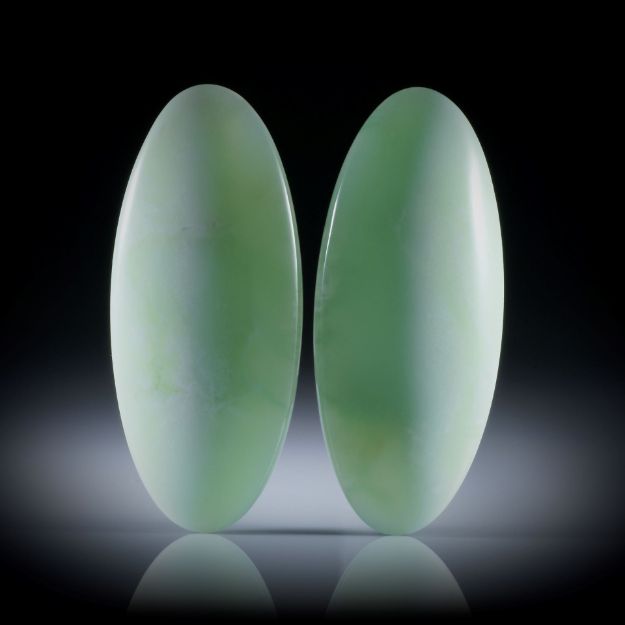 Chrysopras Paar 44.21ct. langovale Cabochon mit Farbverlauf, je ca.40x17x5mm