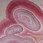 Rhodochrosit Tropfen, einseitig bombiert und poliert ca.58x33x6.5mm