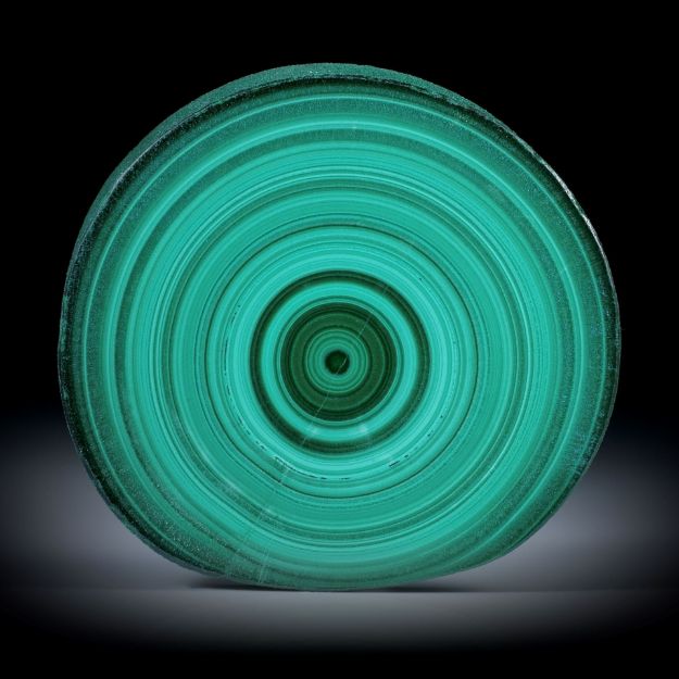 Malachit, polierter Stalaktit Querschnitt mit intakter Aussenhaut, ca.45x43x6mm