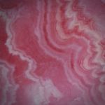 Rhodochrosit 62.86ct. Tropfenform, einseitig bombiert und poliert, ca.44x22x7mm