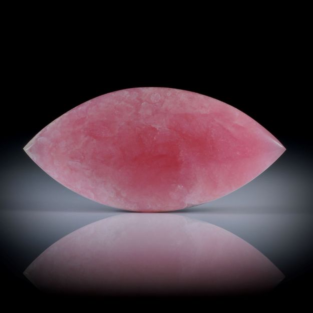 Rhodochrosit 64.99ct. Navette, einseitig bombiert und poliert, ca.49x23x7mm