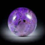 Sugilith 87.81ct. Cabochon rund, ca.28x28x14mm