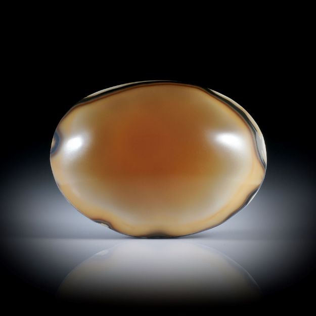 Karneol 103.9ct. ovaler Cabochon mit naturbelassenem Boden, ca.42x31x14mm