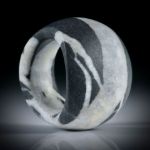 Kieselstein Fingerring 68.1ct. im Verlauf geschliffen, Breite unten 10.5mm, Innendurchmesser 18mm
