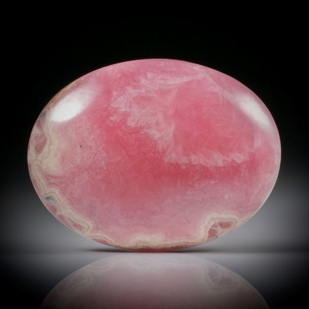 Rhodochrosit 58.18ct. ovaler Cabochon ca.34x25x7.5mm