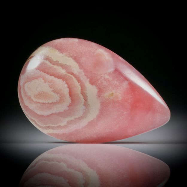 Rhodochrosit 41.54ct. Cabochon Tropfenform ca.33.5x22x6.5mm